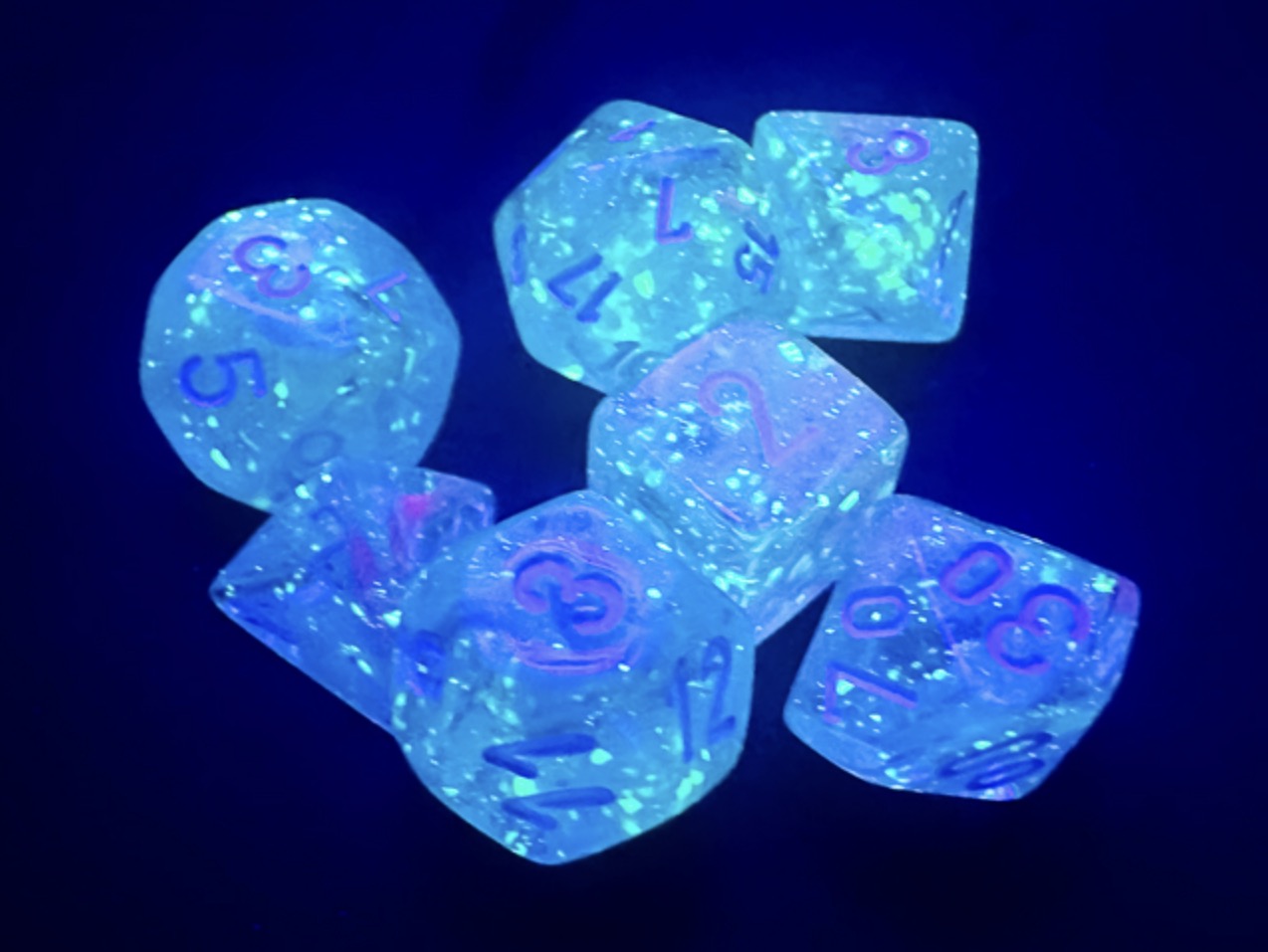 Chessex - Mini-Polyhedral 7 Die Set - Nebula Wisteria/White